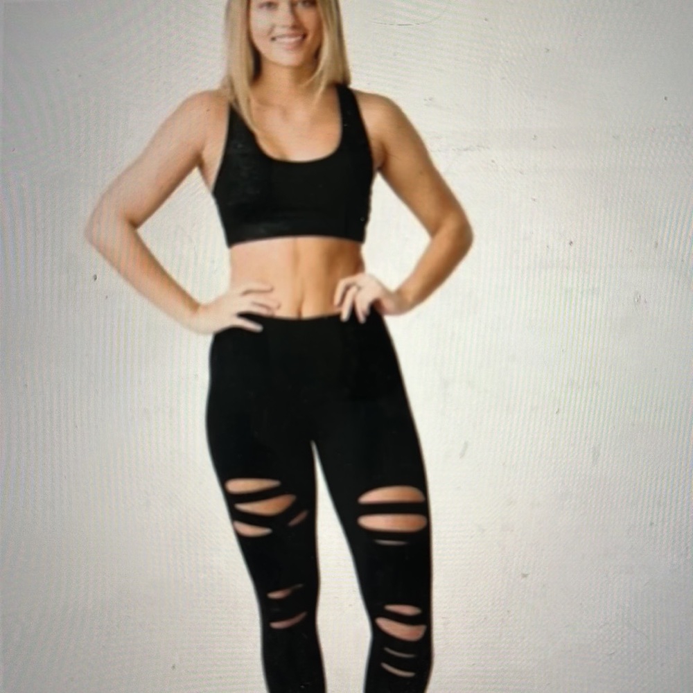 EUC Zyia Active Black Slash 7/8 Leggings